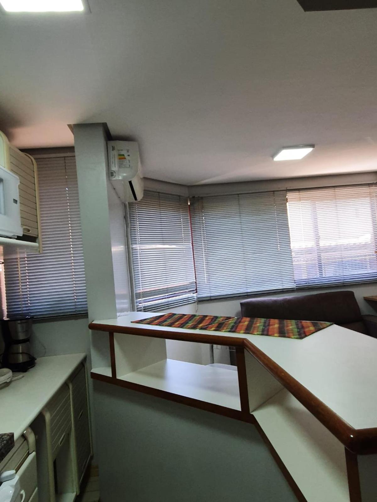 Flat Street Apartment *